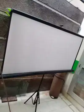 Tripod white screen
