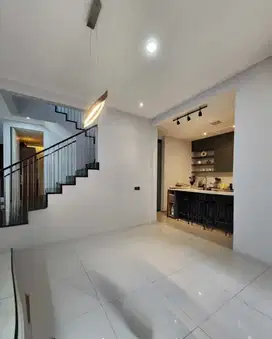 Semi Furnished Rumah Crystal Golf Citraland Utama