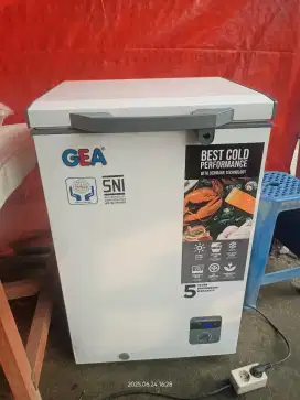 Freezer box100L merk GEA sawangan pasir putih
