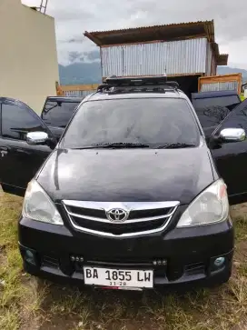 Di jual toyota avanza 2010