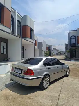 BMW 318i 2002 Bensin