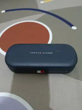 Kacamata Tommy Hilfiger