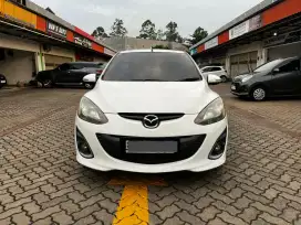 DP 7JT ANGSURAN 2,7 MAZDA 2 R HB AT 2011 WHITE PEARL FULL UPGRADE !!