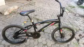 Sepeda BMX Pasific UK20 rangka kokoh rem pakem ban tebal semua