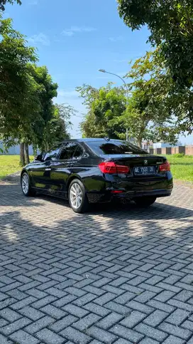 BMW 320i 2016 Bensin
