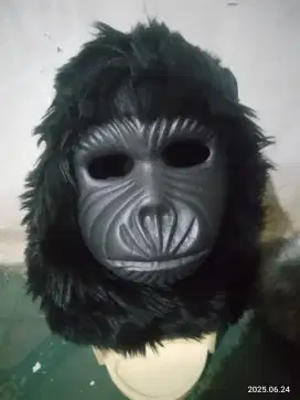 Topeng gorila hitam dan abu abu