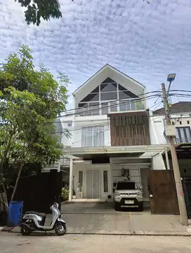 Dijual Rumah Bergaya Modern dan Menarik di Perumahan Imperial Gading