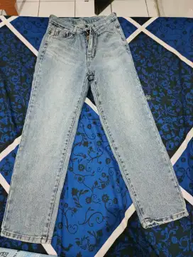 Celana jeans pria Amajean.