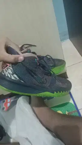 Sepatu basket Nike kyrie Irving 7