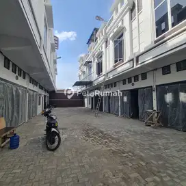 TOWNHOUSE JALAN KARYA BAKTI KOMPLEK MENTARI PERMATA (Rina & Hendy)