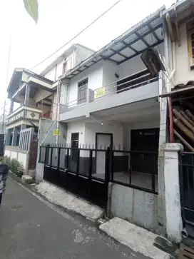 Rumah 2 lantai Sarijadi