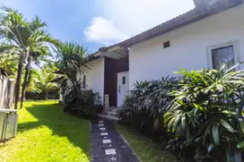 Rumah Tropical Rustic 4 Br Di Nusa Dua