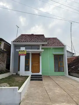 CARPORT DAN TAMAN LUAS AIR SUMUR MELIMPAH, POSISI PINGGIR JALAN BANGET