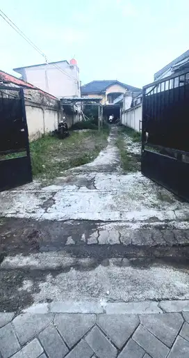 Dijual Lahan 700 Meter Bonus 2 Unit Bangunan Rumah Akses Mobil
