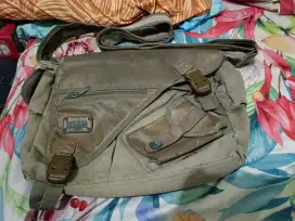 Dijual Tas Selempang Vintage merk ternama Diesel