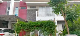 Dijual Rumah  Rumah Golf Lake Residence
