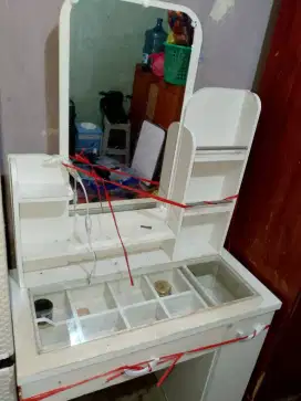 Di jual meja rias masih bagus