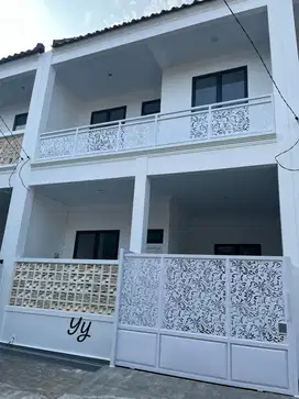 Di jual cepat rumah 2 lantai baru gress di harapan indah bekasi