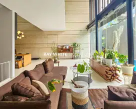 Rumah Mewah Modern Bernuansa Alam di Panglima Polim 12