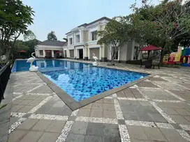 Rumah Flamingo Residence Gading Serong Posisi Di depan Pool