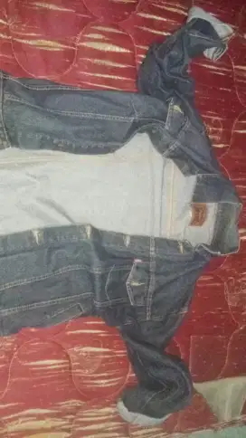 Jual cepat jaket jeans bekas