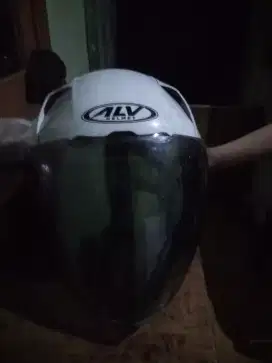 Di jual helm merek ultron