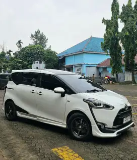 Toyota Sienta Q AT Ganteng