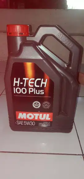 Oli Motul 4L kondisi masih baru segel