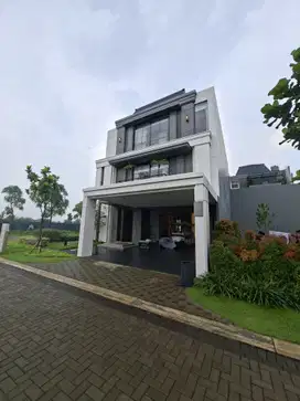 Rumah Mewah 3 Lantai Lokasi Premium BSD Fasilitas Kawasan Eksklusif !