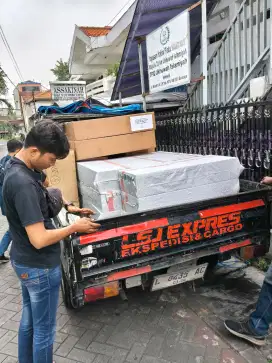 Rak besi siku lubang ramping
