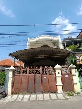 Disewakan Rumah Kontrakan 2 Lantai  Surabaya Pusat/ Lokasi strategis