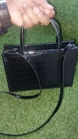 Tas H&M Asli Women Solid Shell Shaped Sling Bag
