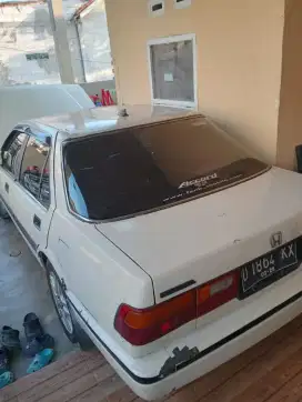 Mobil Accord putih 2000cc