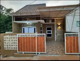 Rumah mewah harga murah akses mobil 3 menit ke stasiun Depok shm