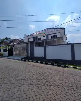 Rumah Megah Strategis dekat Mall & Kampus di Dieng Malang