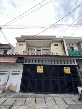Kost wanita  kamar mandi dalam 7 menit jalan ke stasiun