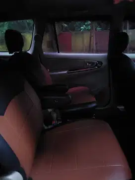 Toyota Innova Luxury V MT 2014
