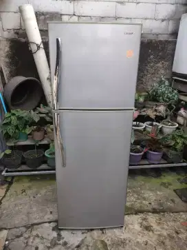 Kulkas 2 pintu merk SHARP