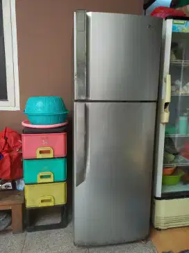 Dijual Kulkas Jumbo ukuran 300 Lt merk LG