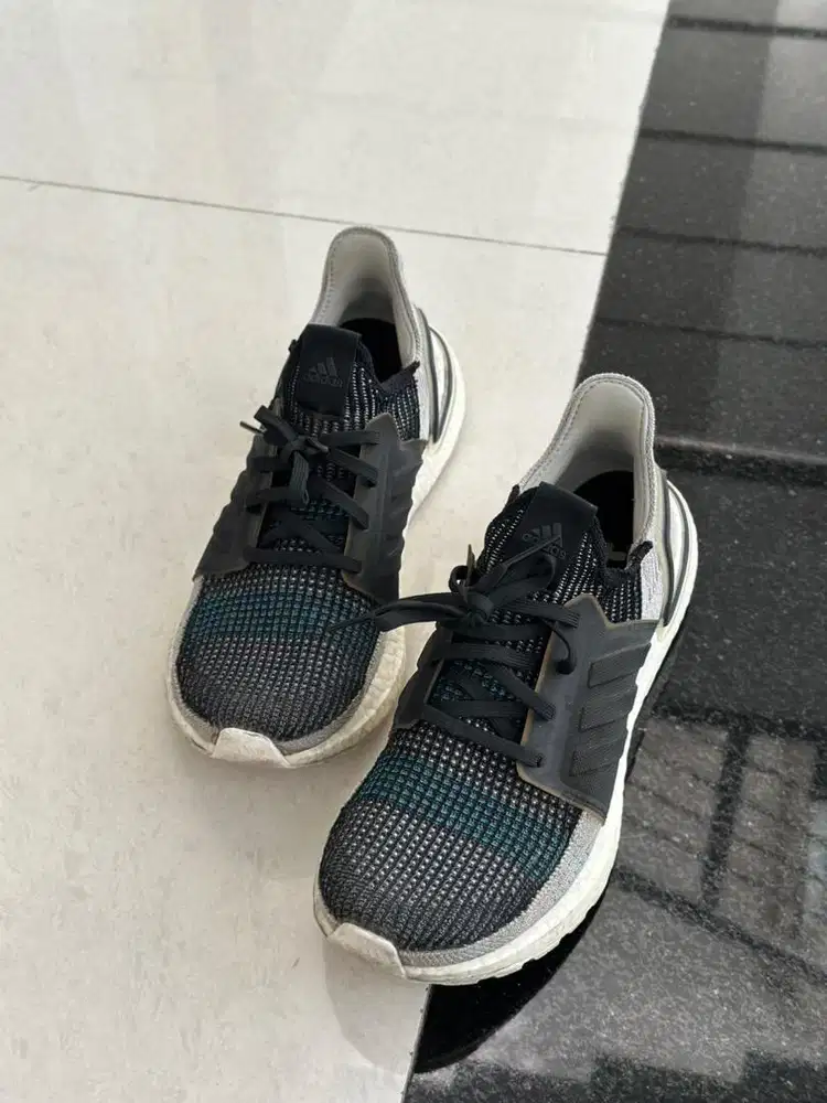 ADIDAS ULTRABOOST SEPATU COWOK