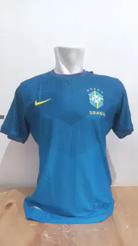 Baju bola Brazil PI ya ukuran L
