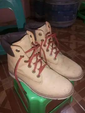 Jual sepatu timberland size 6/39