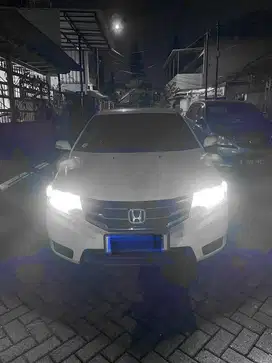 Dijual Mobil Honda City 1.5 E AT th 2013 putih