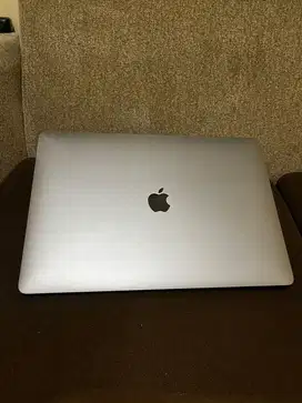 Macbook pro 2017 i7 13 inch