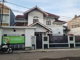 Rumah 2 lantai cocok untuk tempat tinggal / Kantor