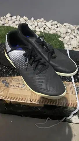 Sepatu bola Kipsta 42 minisoccer