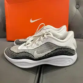 NIKE GT HUSTLE ACADEMY