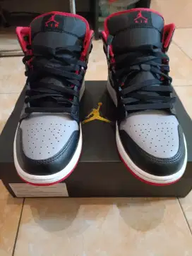 Air Jordan 1 Mid
