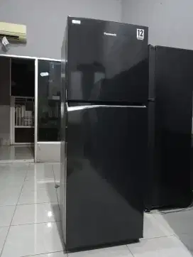 Kulkas Panasonic hitam