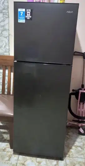 kulkas 2 pintu merk aqua dan stabilizer toyosaki